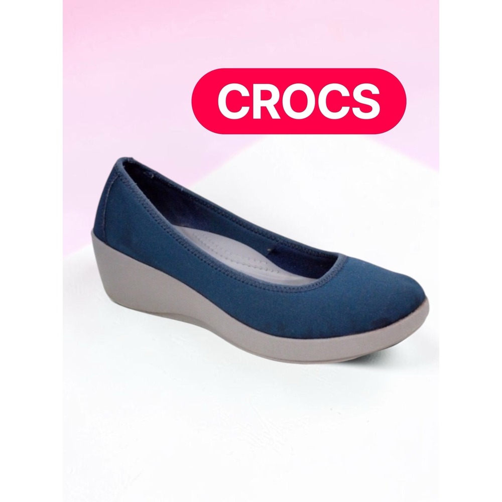 Crocs Iconic Busy Day Low Wedge Women's Size 7 Comfort Shoes—Casual Chic